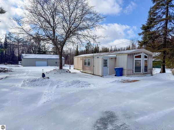 3108 Loxley Road S, Houghton Lake, MI 48629