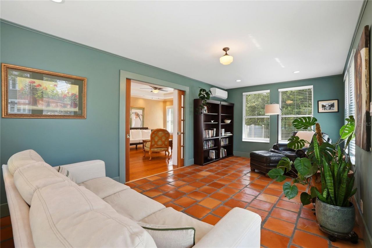 241 72nd Street N, Saint Petersburg, FL 33710 Photo