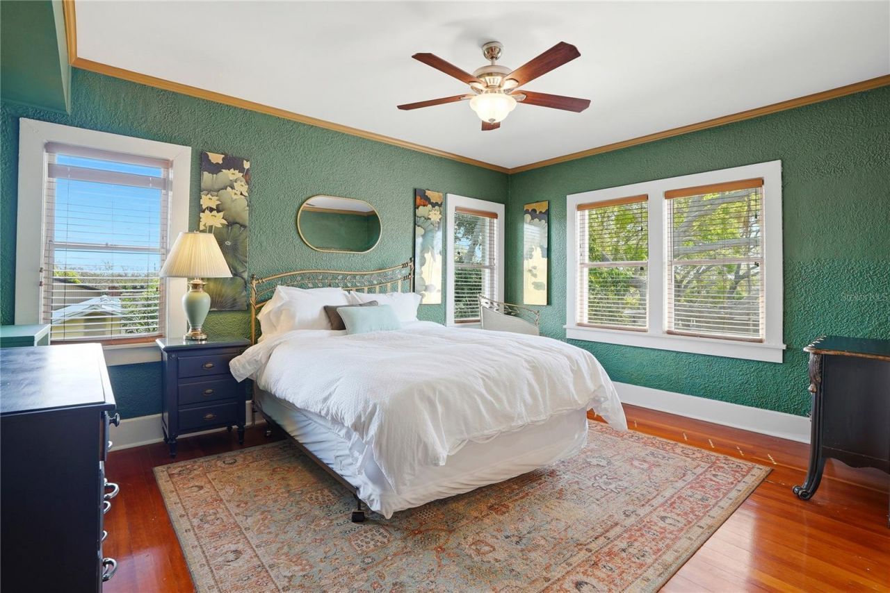 241 72nd Street N, Saint Petersburg, FL 33710 Photo