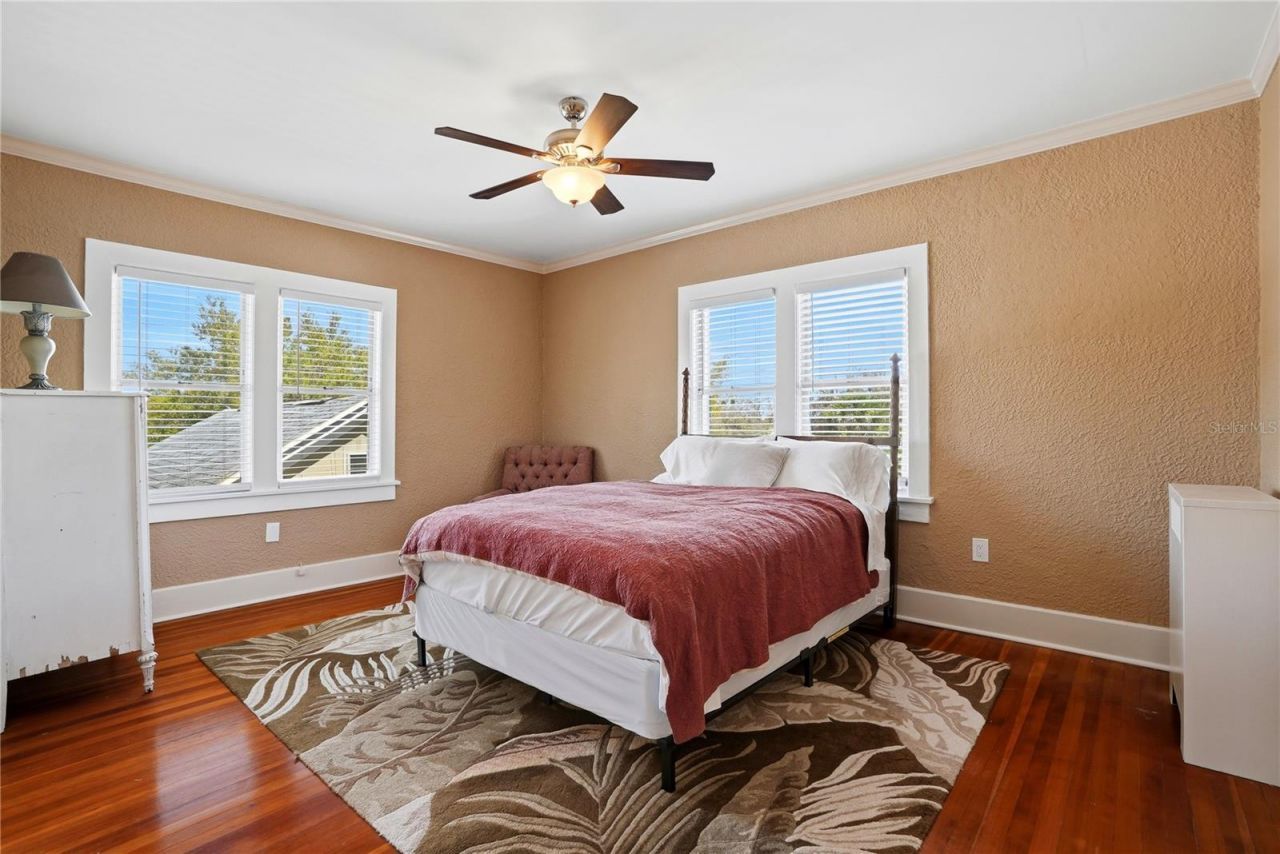 241 72nd Street N, Saint Petersburg, FL 33710 Photo