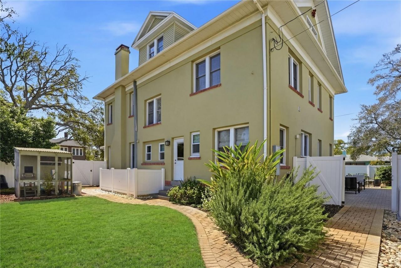 241 72nd Street N, Saint Petersburg, FL 33710 Photo