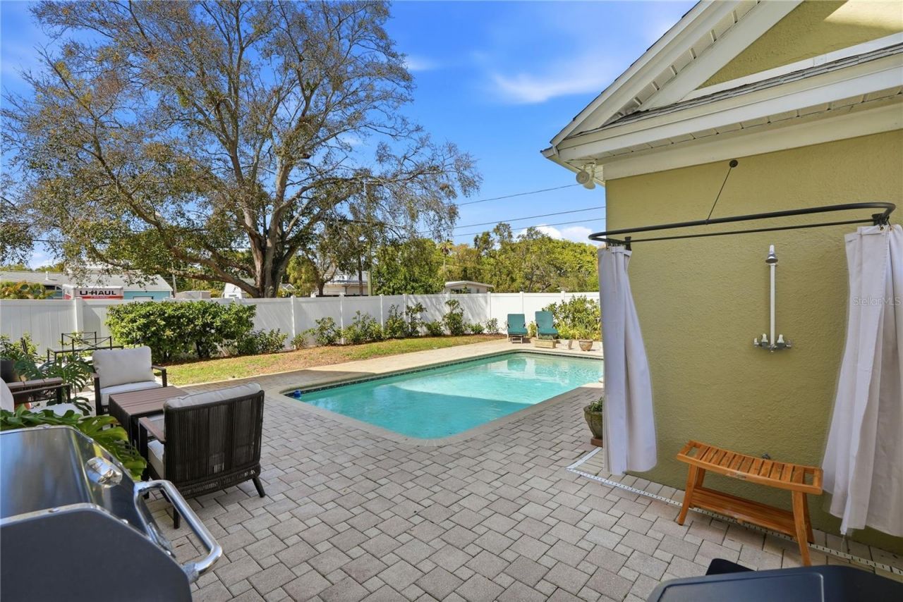 241 72nd Street N, Saint Petersburg, FL 33710 Photo