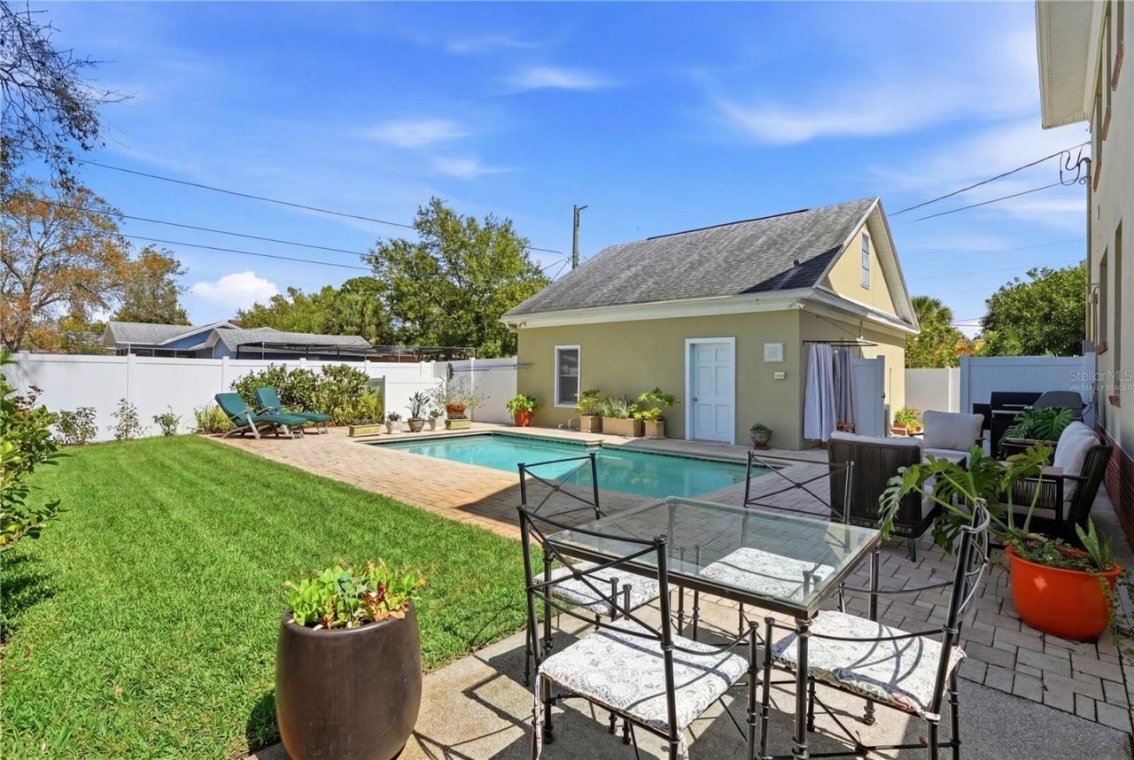 241 72nd Street N, Saint Petersburg, FL 33710 Photo