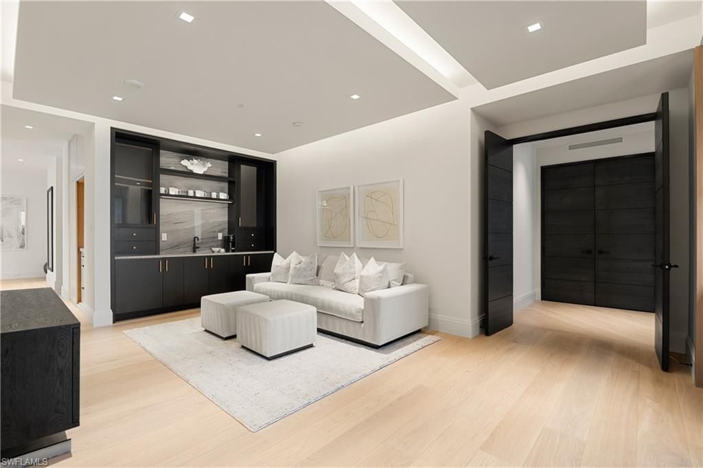 81 Seagate Dr , Unit PH20, Naples, FL 34103 Photo