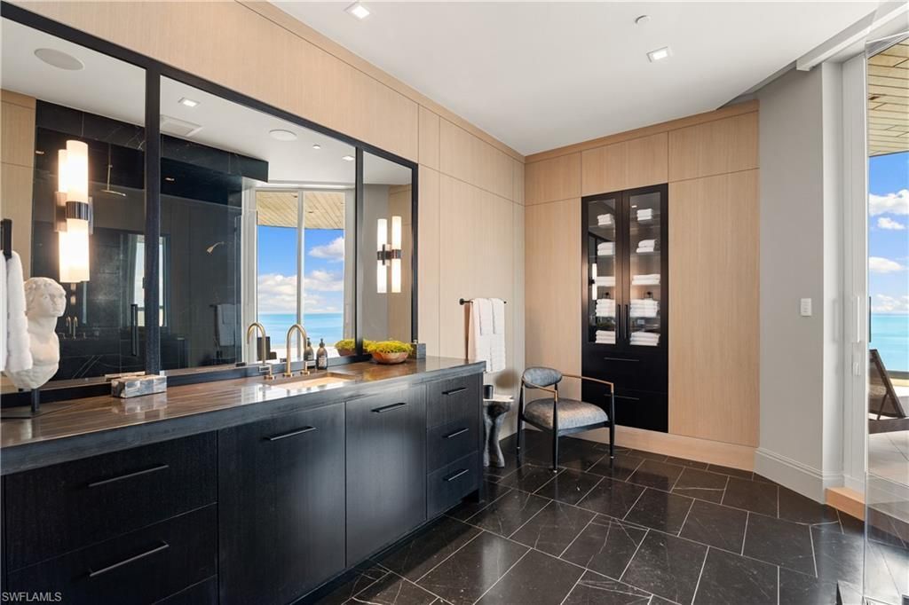 81 Seagate Dr , Unit PH20, Naples, FL 34103 Photo