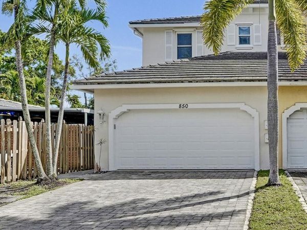 850 SW 11th Court, Unit 850, Fort Lauderdale, FL 33315