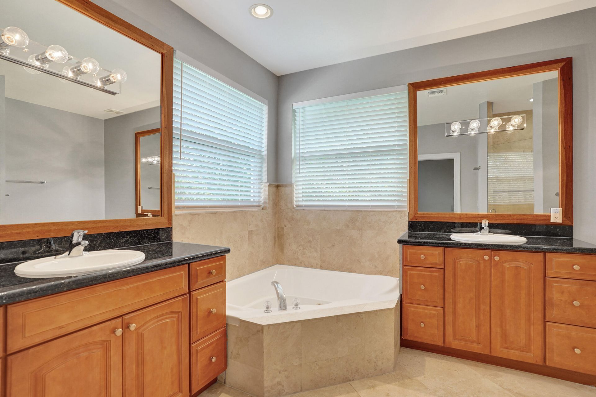 850 SW 11th Court, Unit 850, Fort Lauderdale, FL 33315 Photo