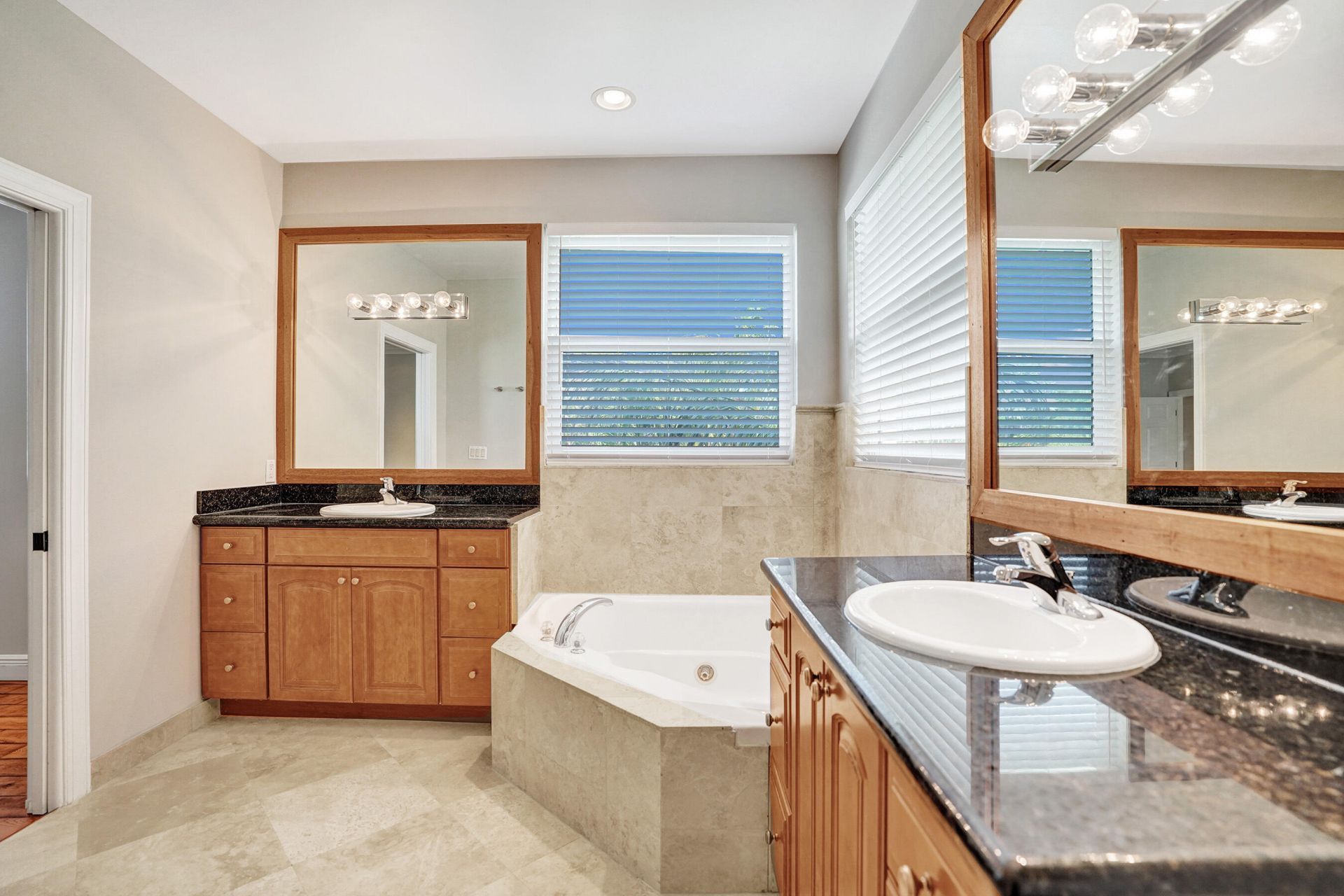 850 SW 11th Court, Unit 850, Fort Lauderdale, FL 33315 Photo