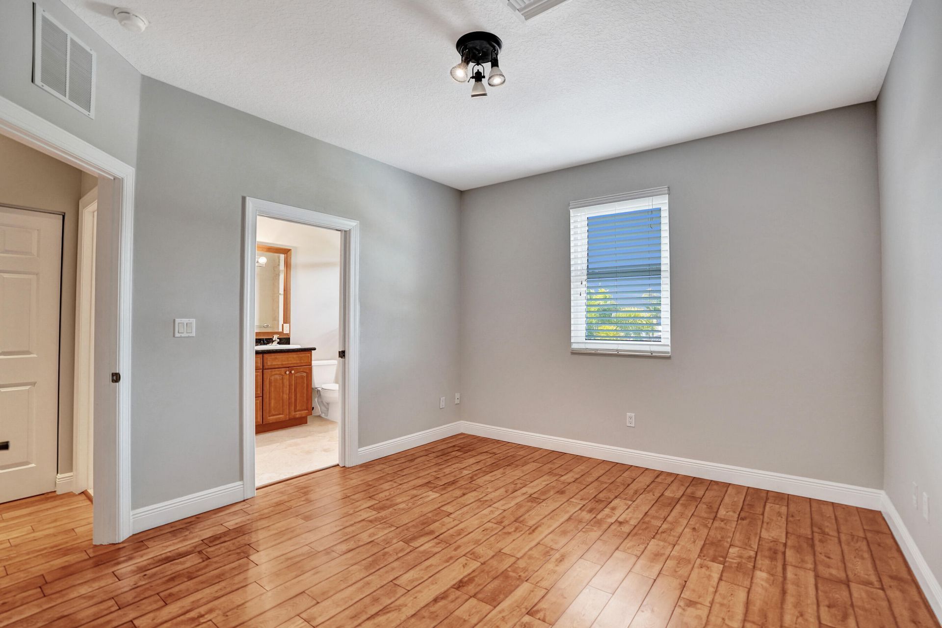 850 SW 11th Court, Unit 850, Fort Lauderdale, FL 33315 Photo