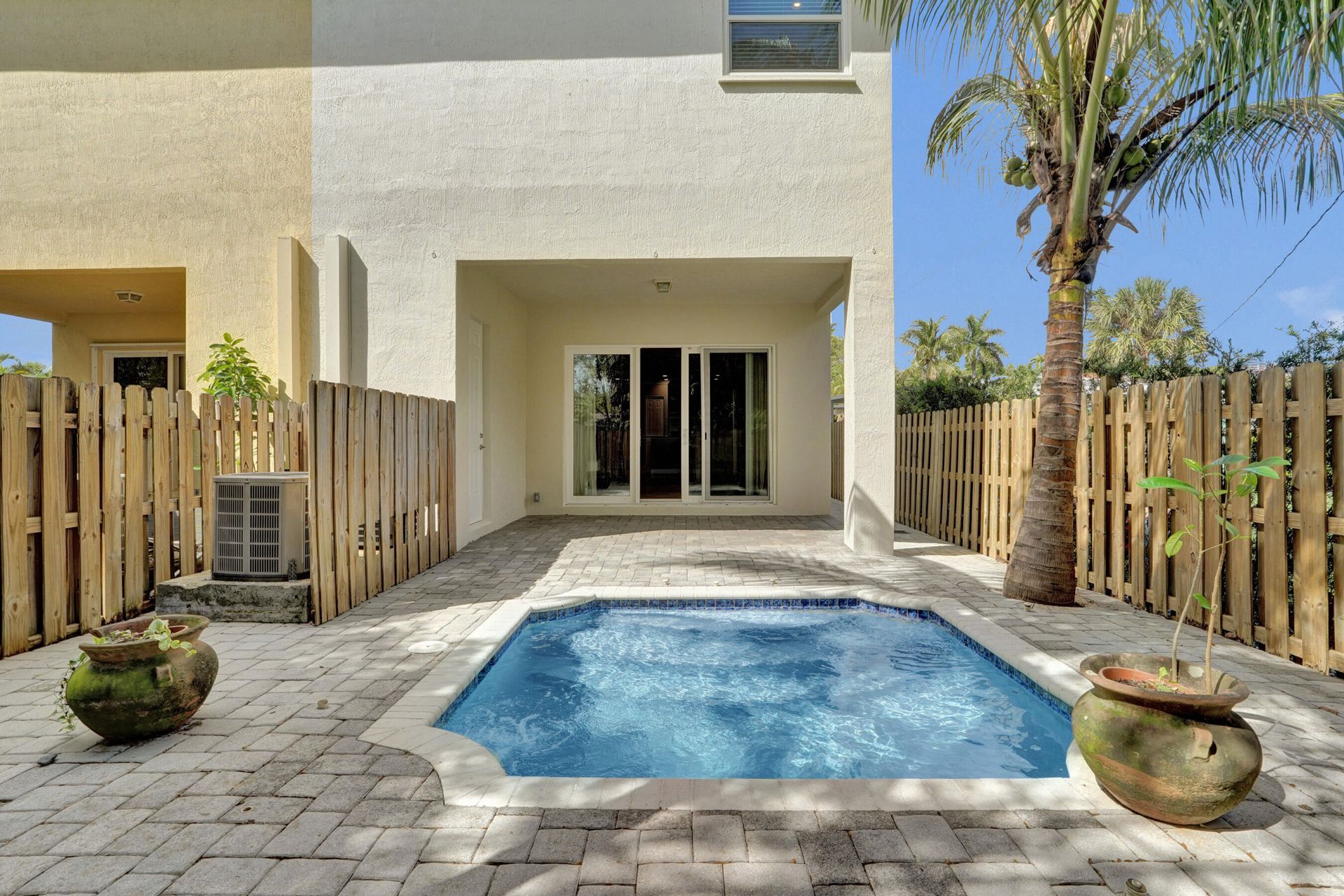 850 SW 11th Court, Unit 850, Fort Lauderdale, FL 33315 Photo