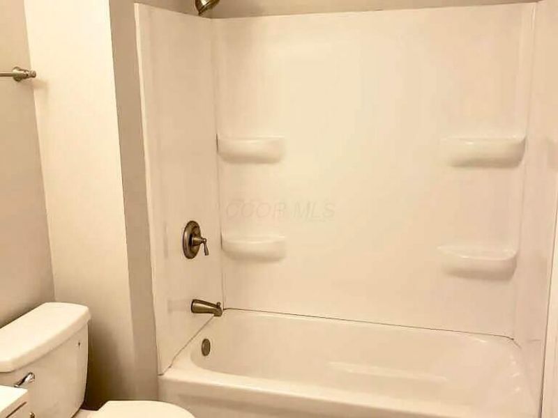 86 Stornoway Drive W, Columbus, OH 43213 Photo 6