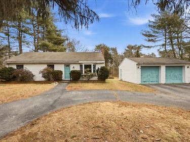 12 Carmel St, Middleboro, MA 02346