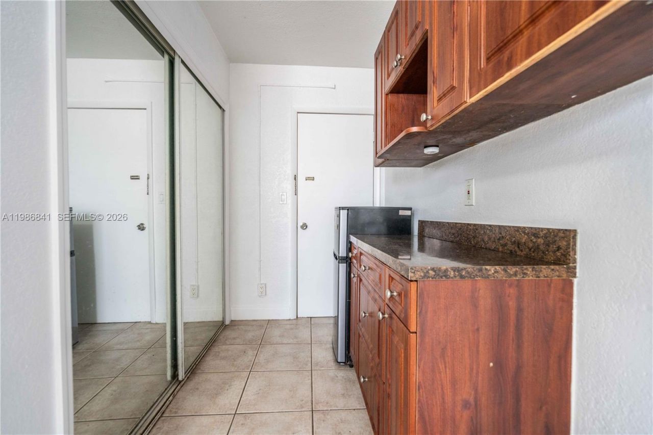 715 NE 6th St, Unit 5C, Fort Lauderdale, FL 33304 Photo