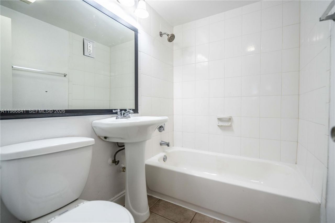 715 NE 6th St, Unit 5C, Fort Lauderdale, FL 33304 Photo