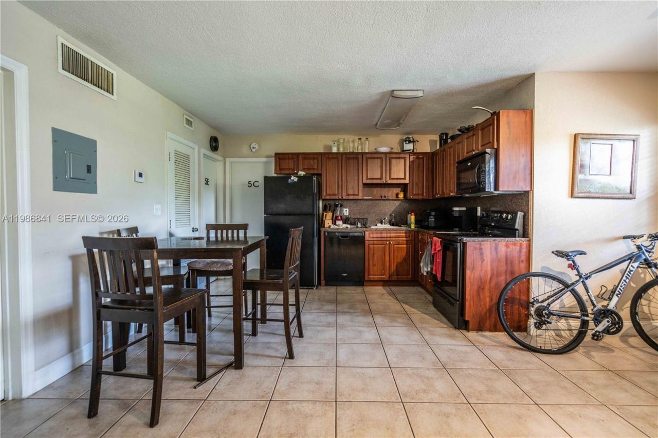 715 NE 6th St, Unit 5C, Fort Lauderdale, FL 33304 Photo