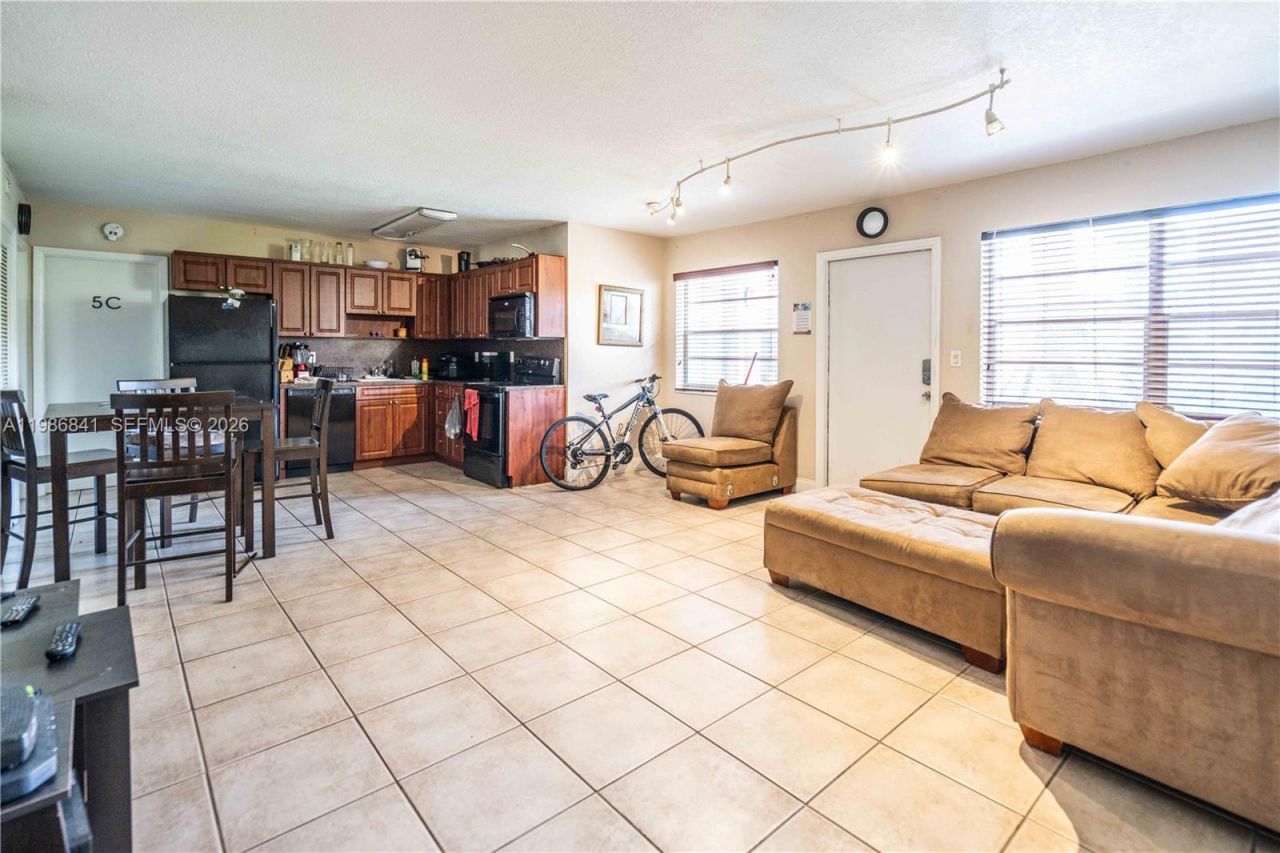 715 NE 6th St, Unit 5C, Fort Lauderdale, FL 33304 Photo