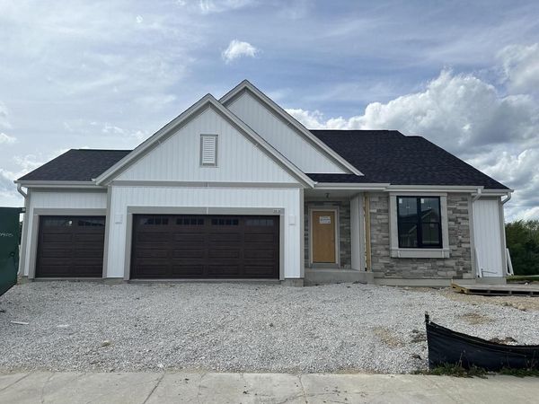 3816 White Oak WAY, Waukesha, WI 53188