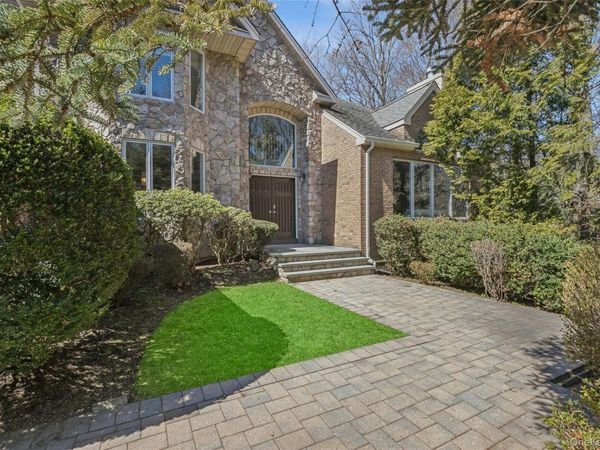 1550 Laurel Hollow Road, Laurel Hollow, NY 11791