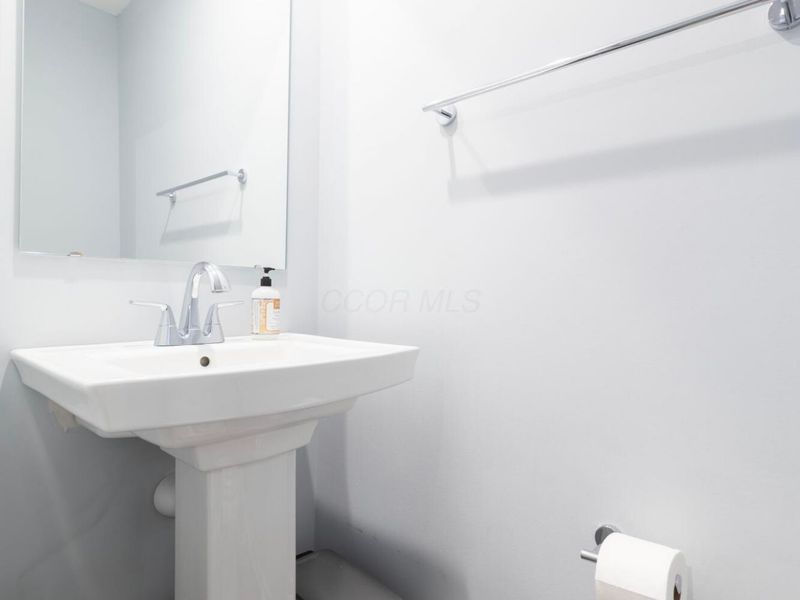 8700 Greengate Boulevard, Canal Winchester, OH 43110 Photo 3