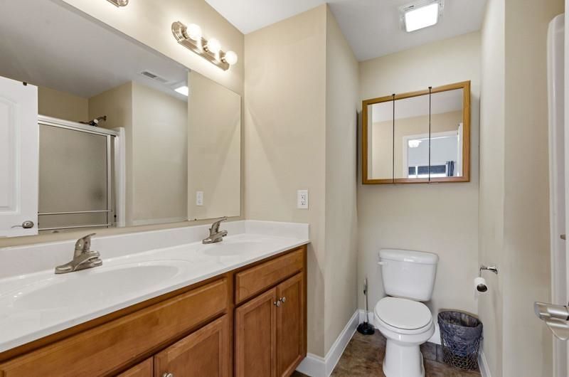 401 Rustic Ct. Photo 12