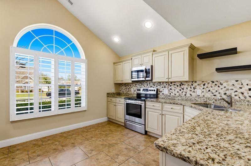 401 Rustic Ct. Photo 16