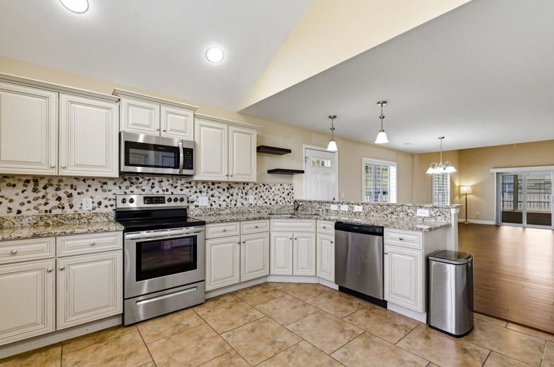 401 Rustic Ct. Photo 17