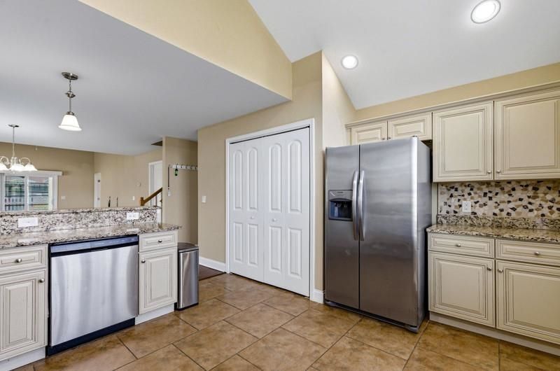 401 Rustic Ct. Photo 18