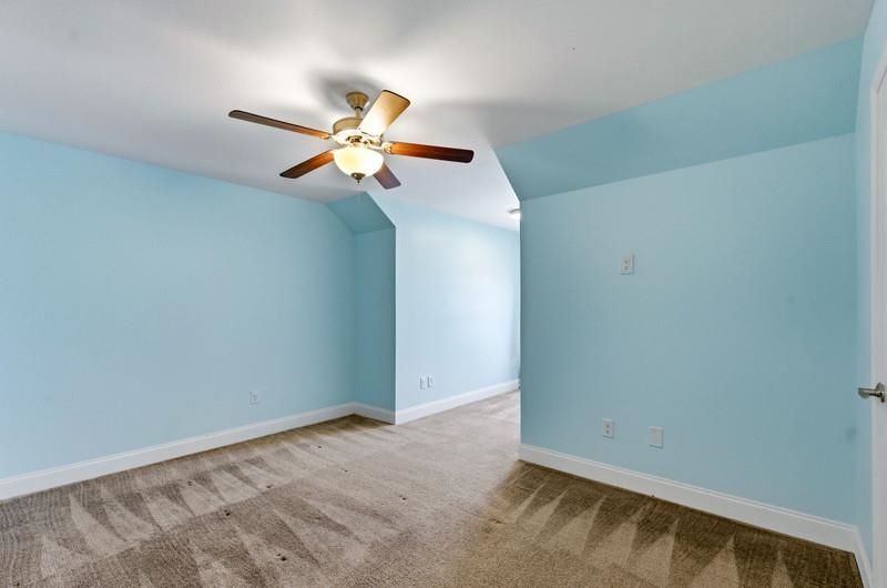 401 Rustic Ct. Photo 26