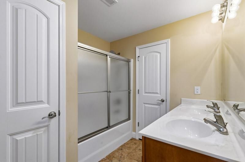 401 Rustic Ct. Photo 29