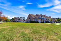 401 Rustic Ct. photo 4