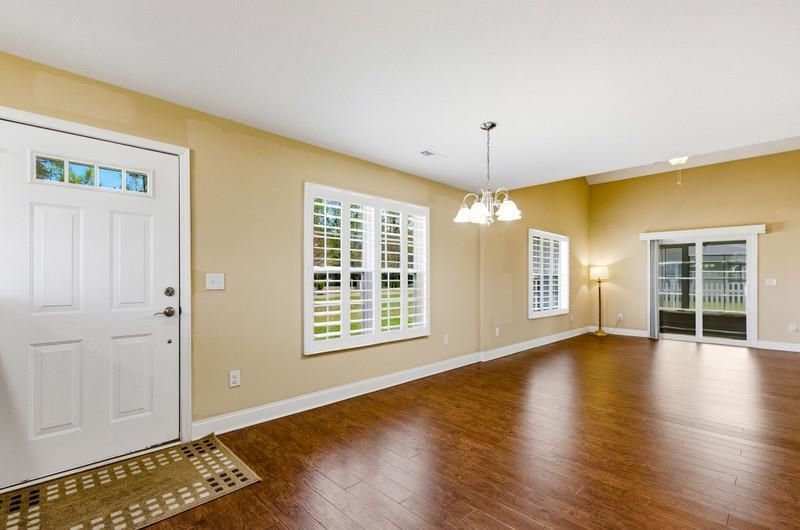 401 Rustic Ct. Photo 4