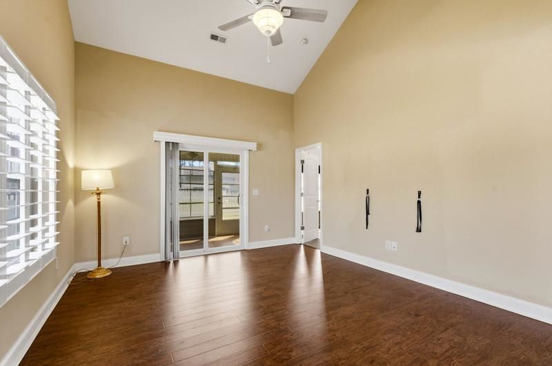 401 Rustic Ct. Photo 6