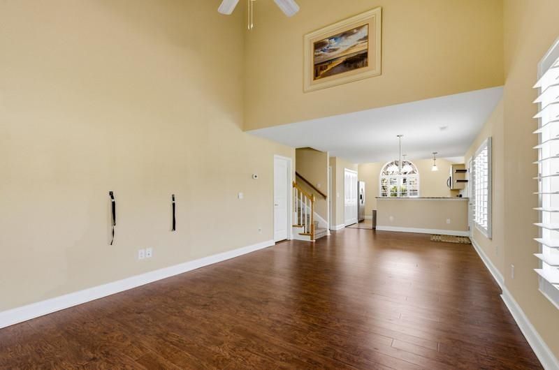 401 Rustic Ct. Photo 7