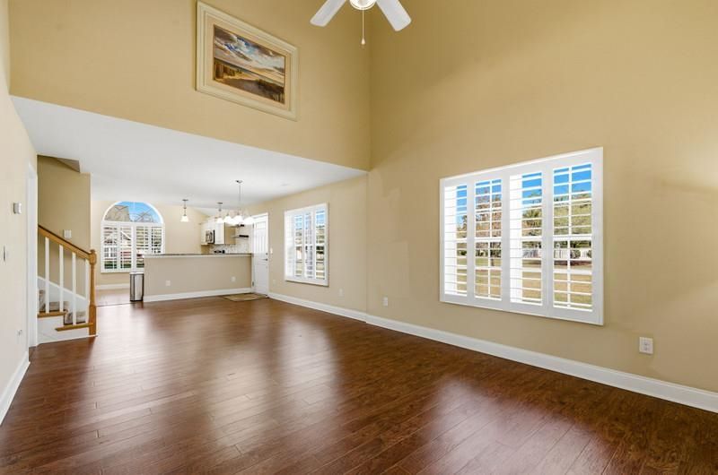 401 Rustic Ct. Photo 8