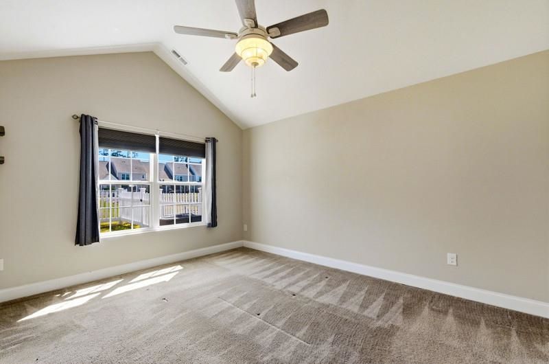 401 Rustic Ct. Photo 9