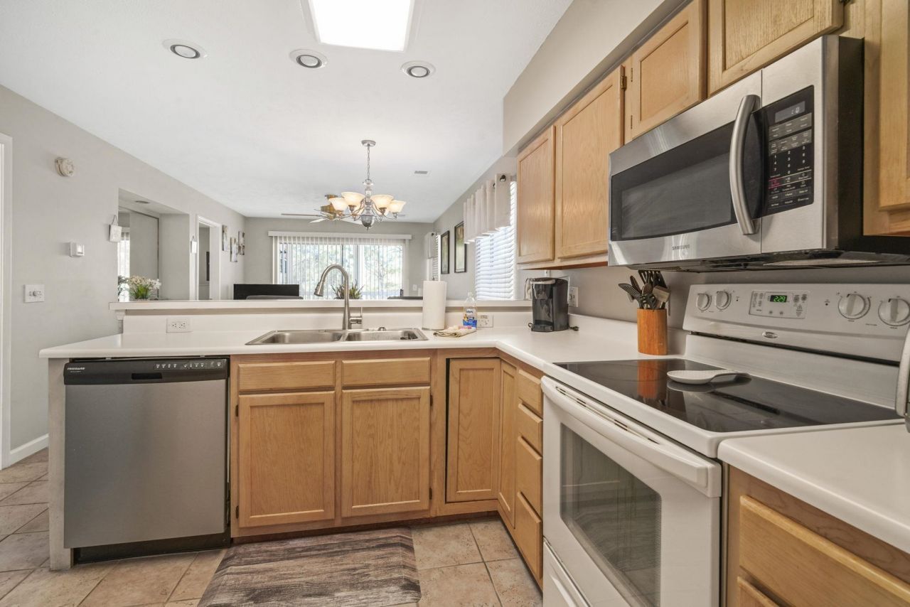 685 Tupelo Ln. Photo 11