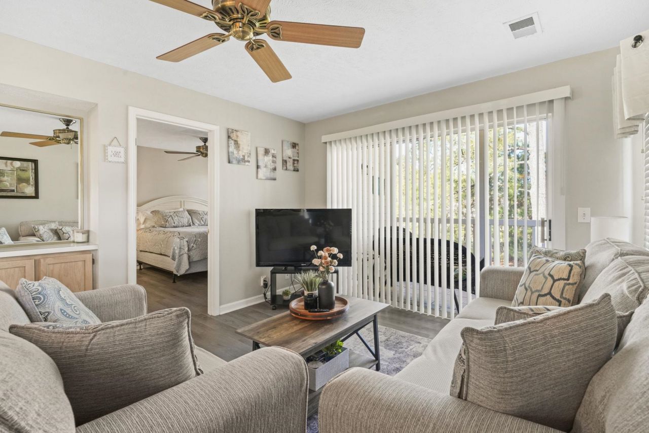 685 Tupelo Ln. Photo 15