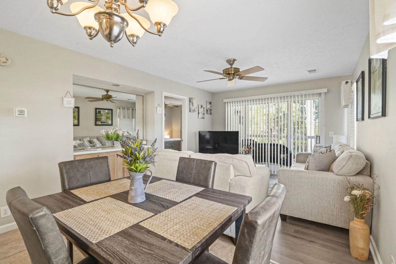 685 Tupelo Ln. Photo 16