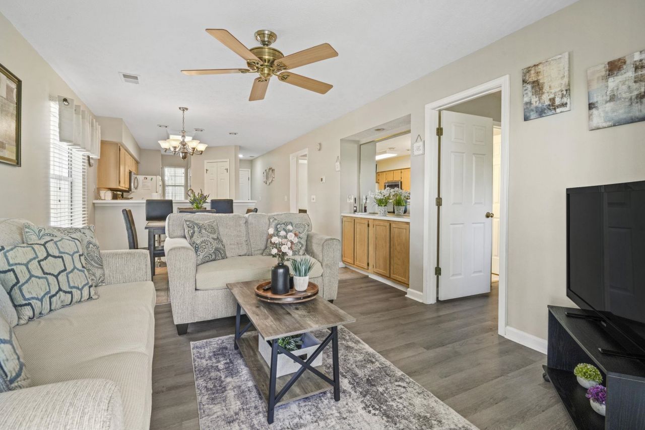 685 Tupelo Ln. Photo 17