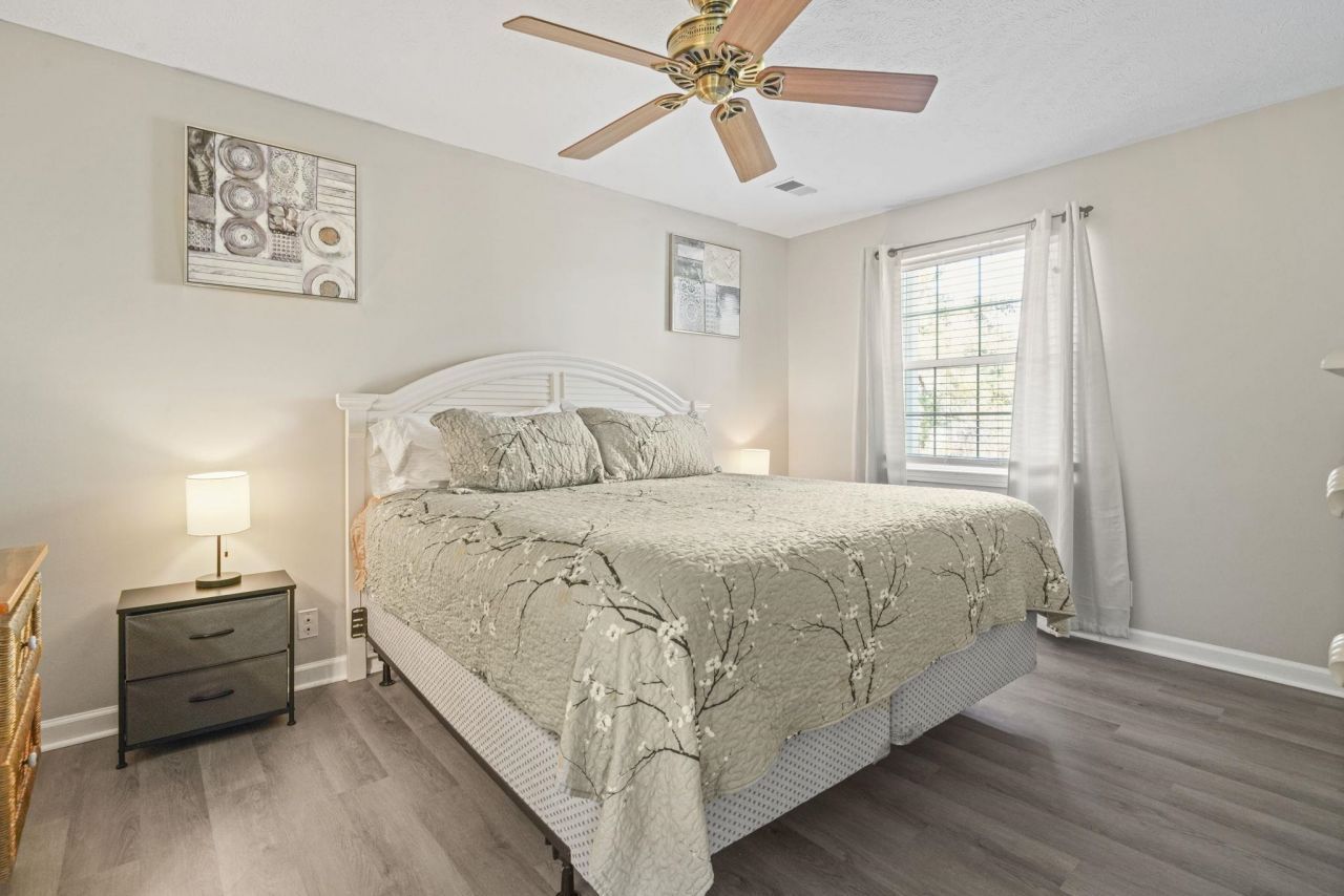 685 Tupelo Ln. Photo 23