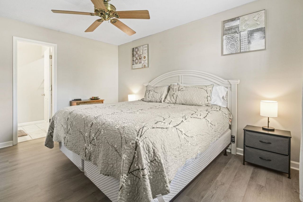 685 Tupelo Ln. Photo 24