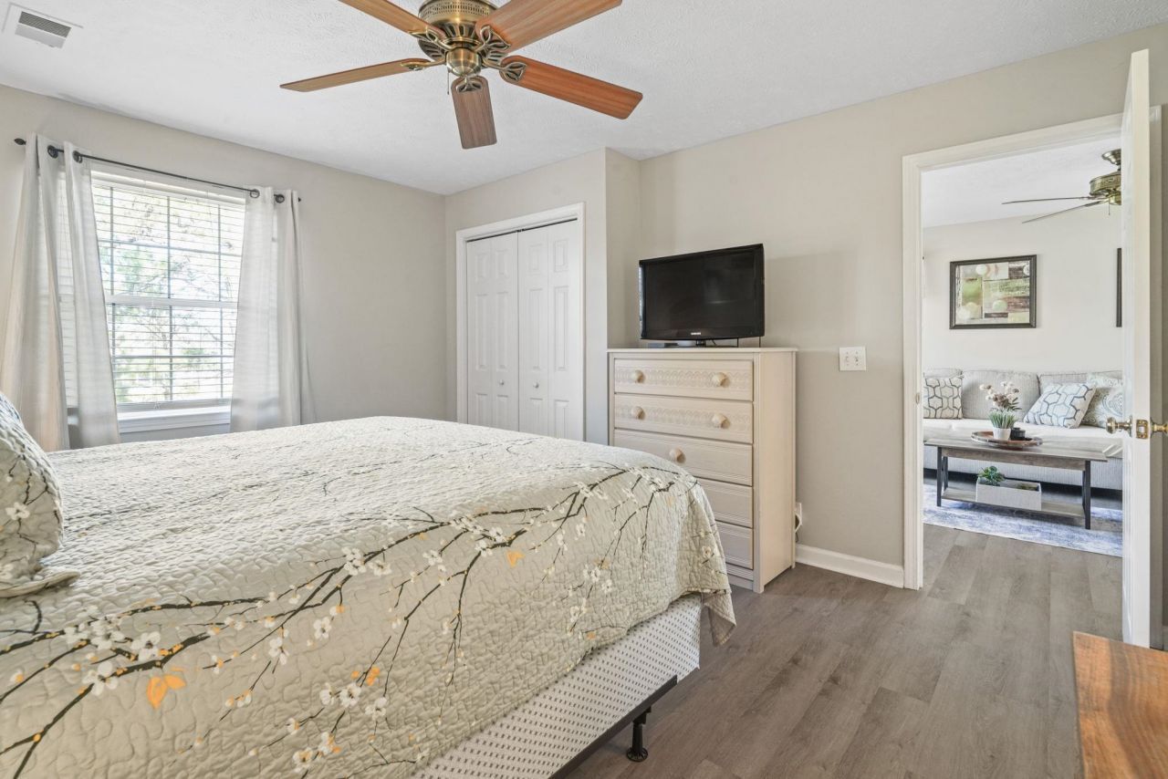 685 Tupelo Ln. Photo 25