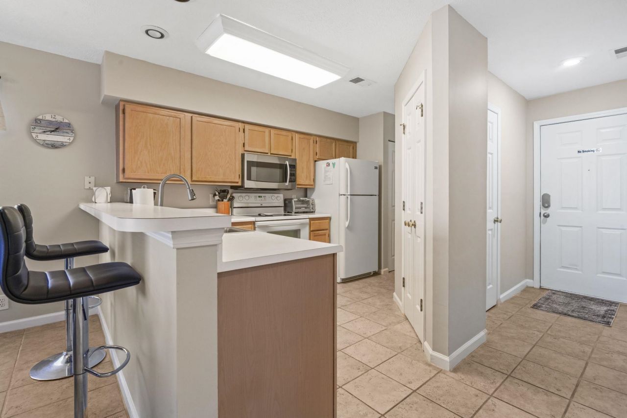 685 Tupelo Ln. Photo 7