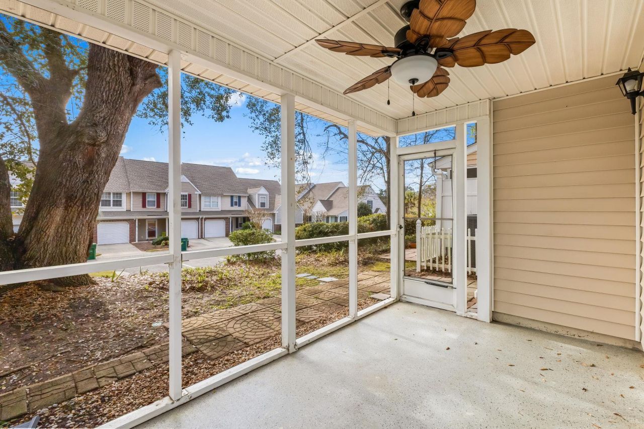 63 Pembroke Ln. Photo 19