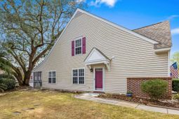 63 Pembroke Ln. photo 4