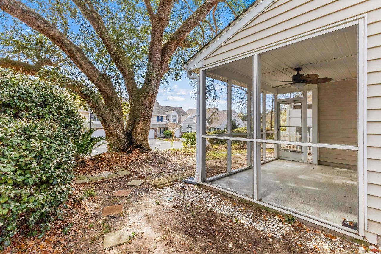 63 Pembroke Ln. Photo 21