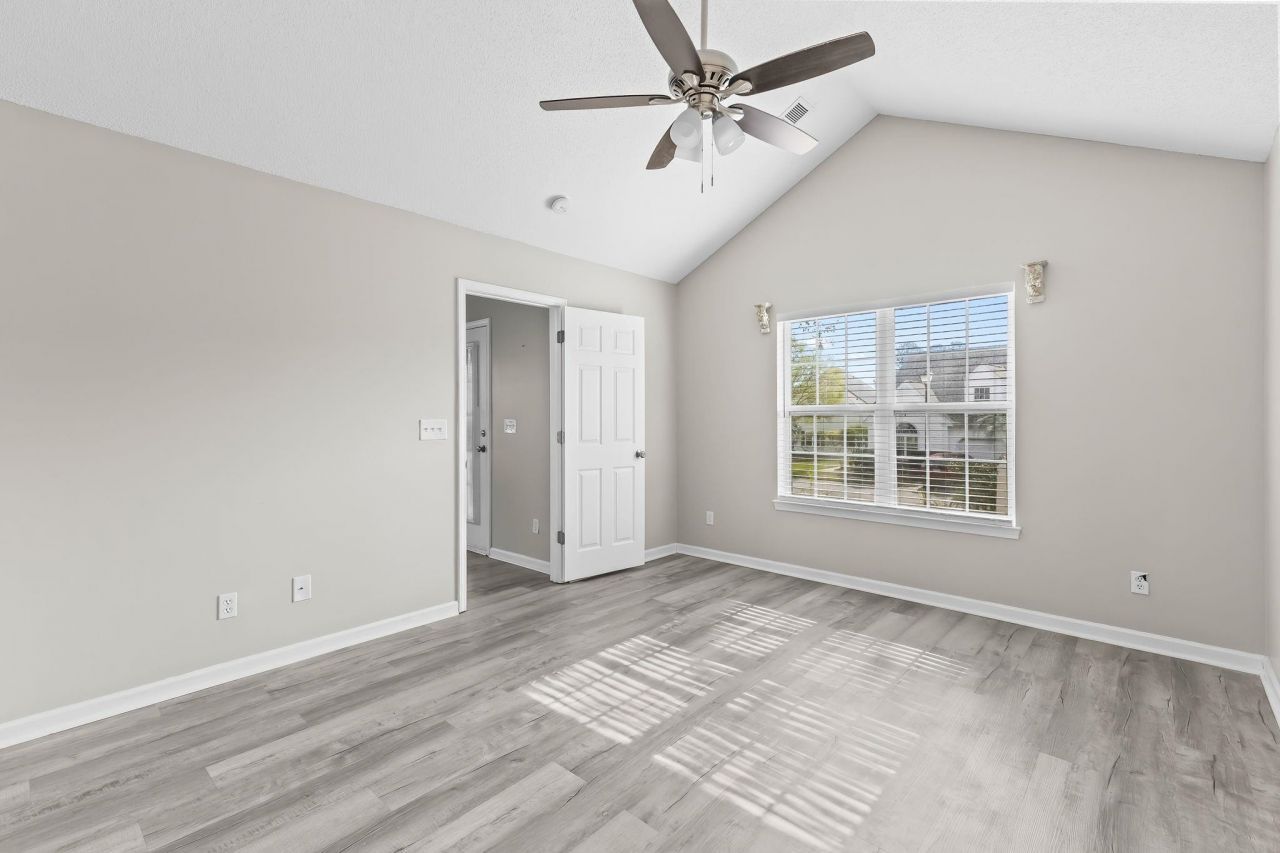 63 Pembroke Ln. Photo 24