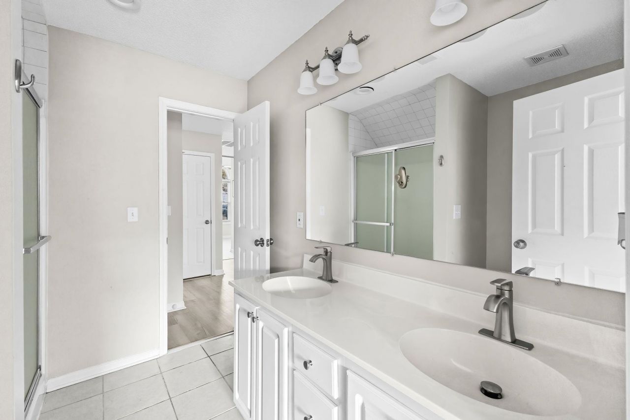 63 Pembroke Ln. Photo 26