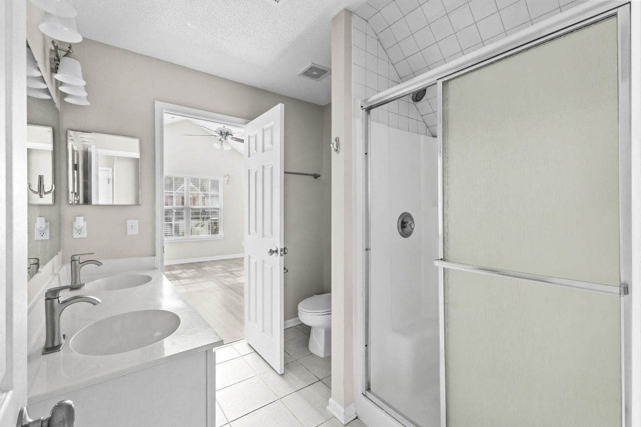 63 Pembroke Ln. Photo 27