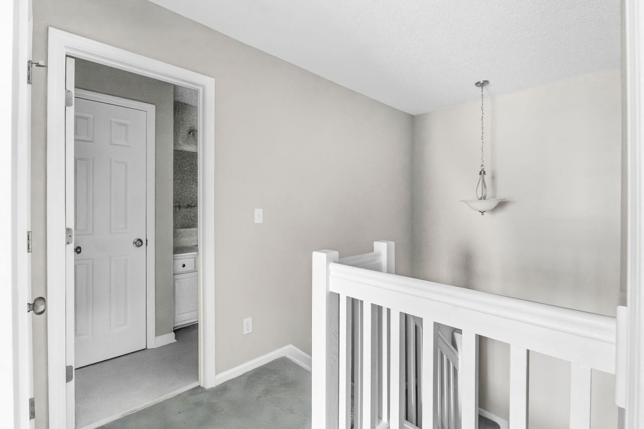 63 Pembroke Ln. Photo 29